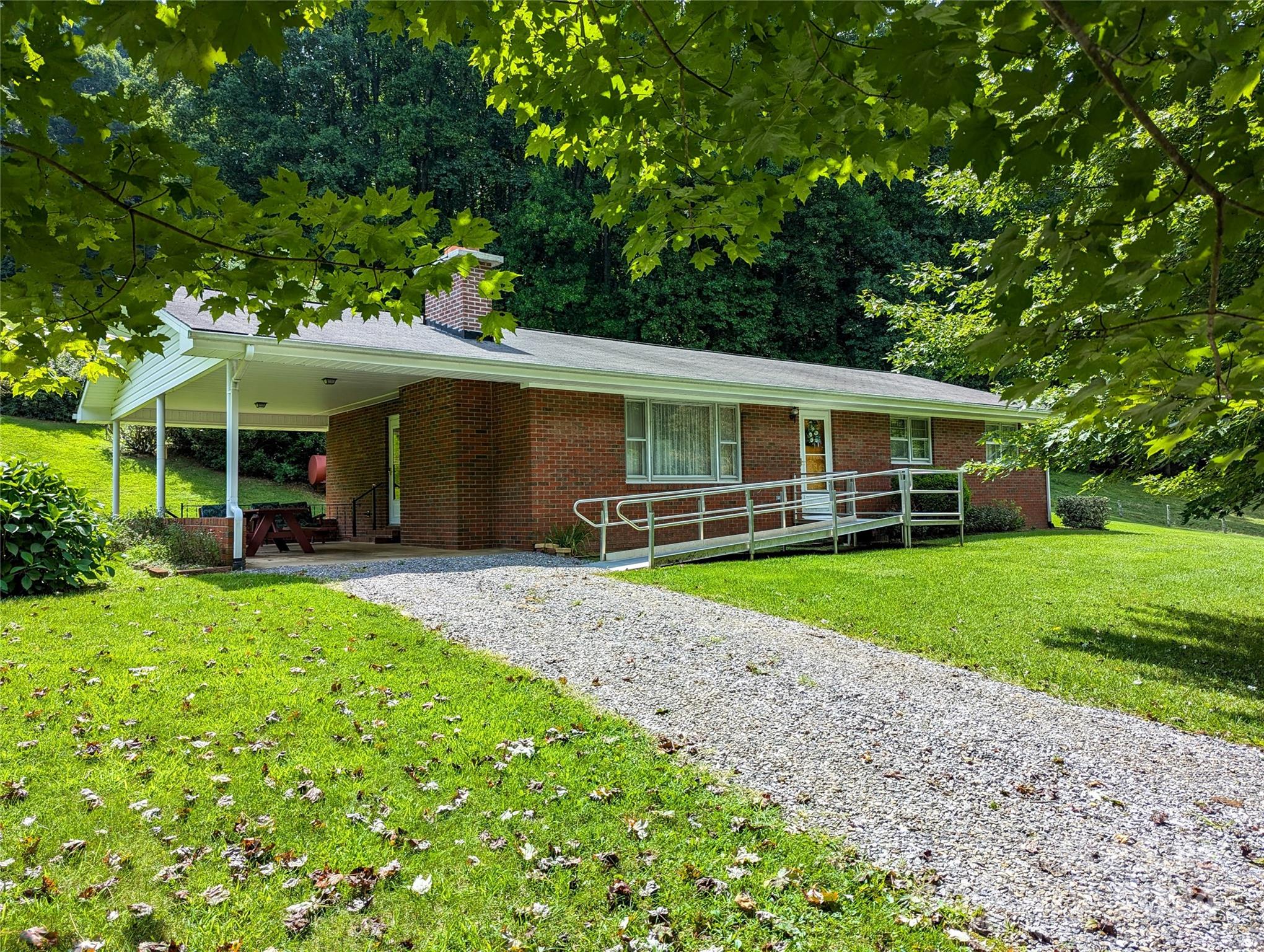 a view of a house with backyard and porch