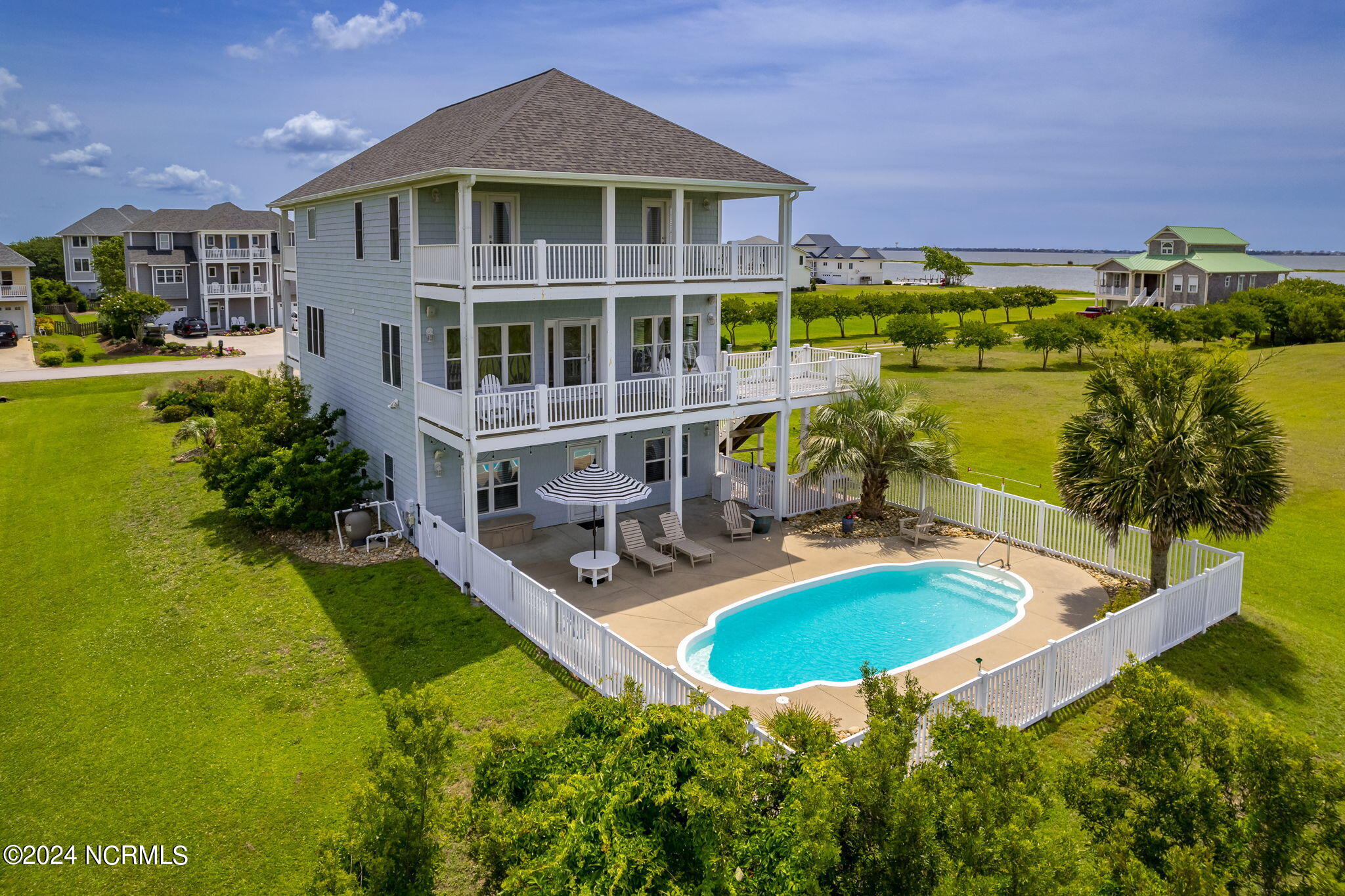 412 Island View Drive, Newport, NC