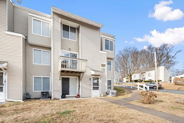 $255,900 | 25 Cottonwood Road, Unit 25 | Newington