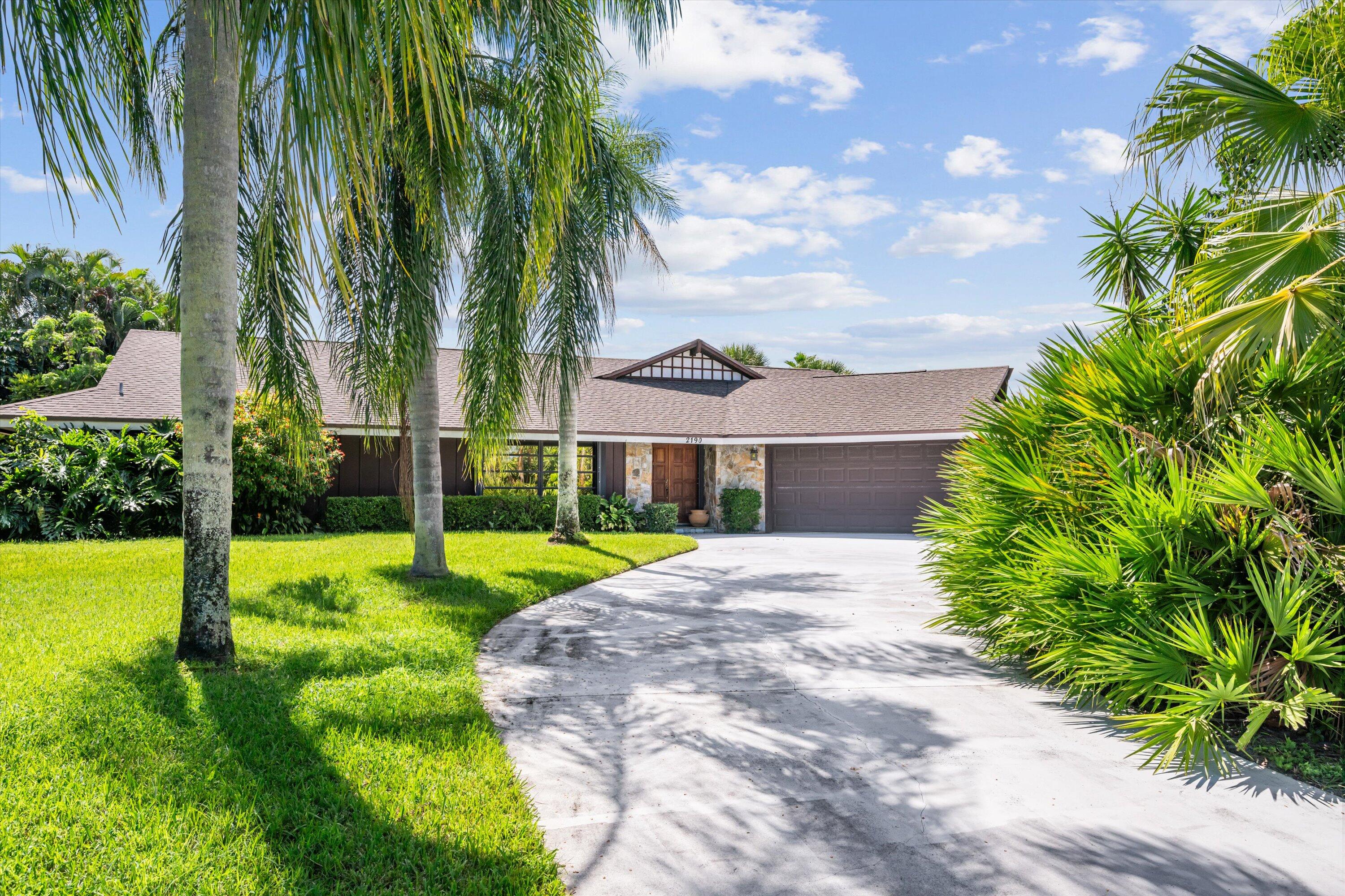 a view of a yard in front of house