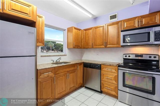 $1,600 | 715 Lori Drive, Unit 205 | Palm Springs Village