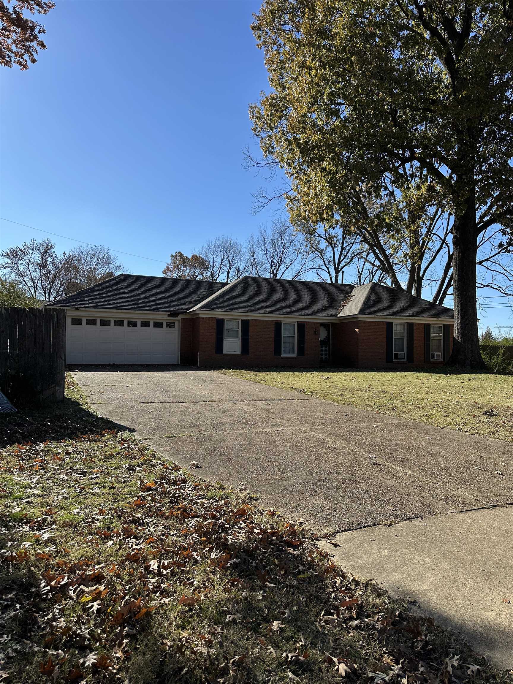 a view of house with a yard