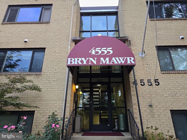 $285,000 | 4555 MacArthur Boulevard Northwest, Unit 209 | Palisades