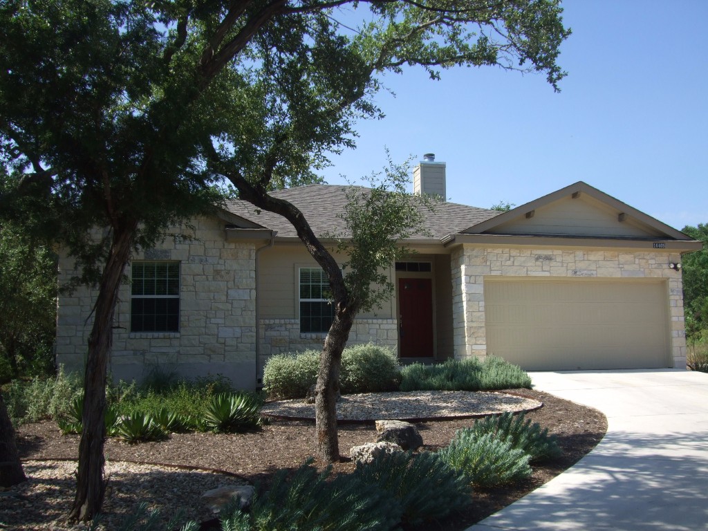 Immaculate home built in 2012 on 6/10ths of an acre! Photo from 2021 prior to freeze.