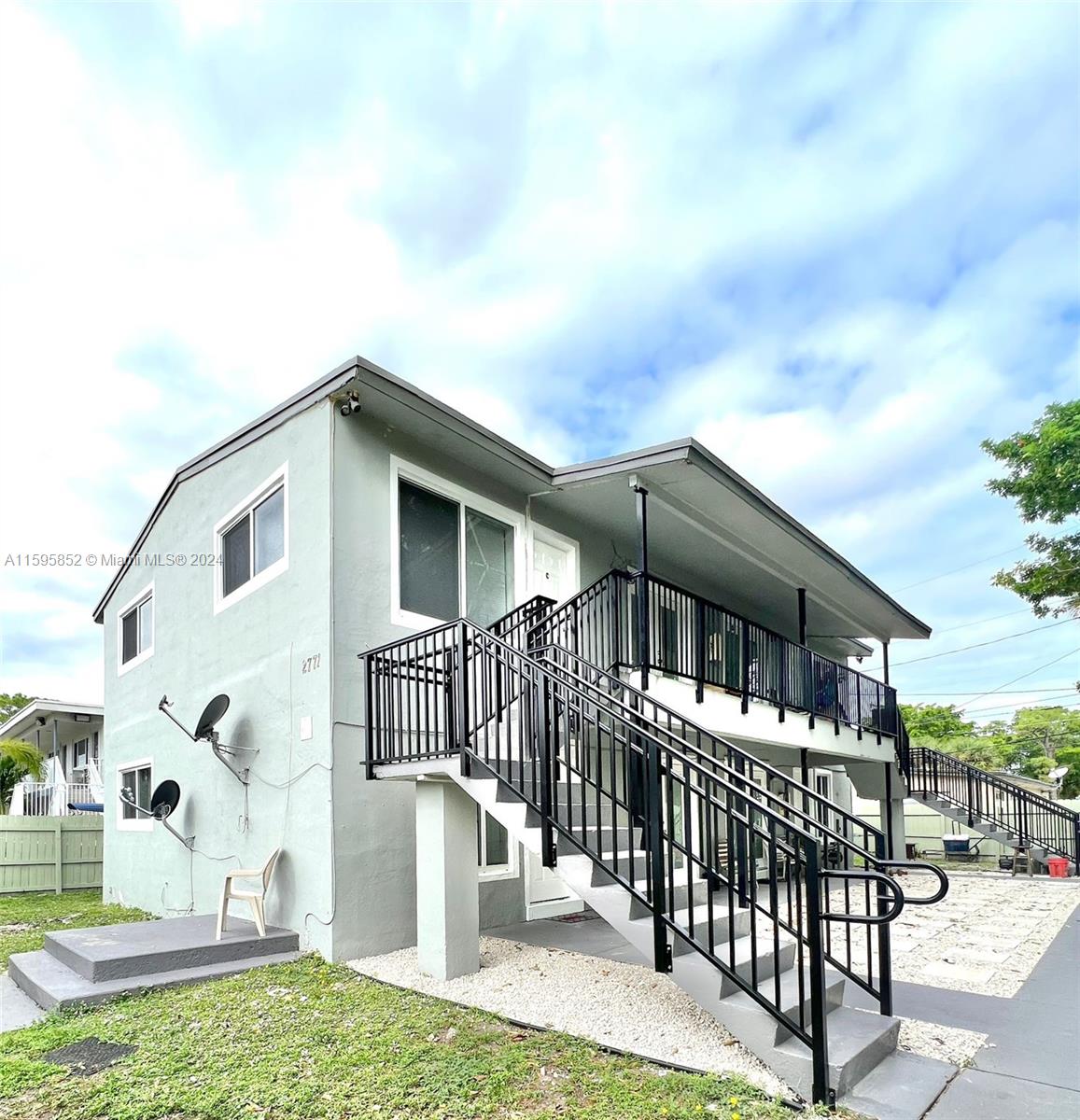 a view of a house with backyard and porch