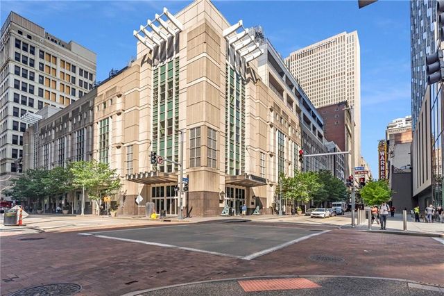 $625,000 | 301 Fifth Avenue, Unit 603 | Downtown Pittsburgh