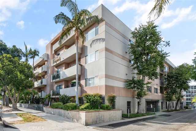 $799,000 | 14245 Dickens Street, Unit 301 | Sherman Oaks