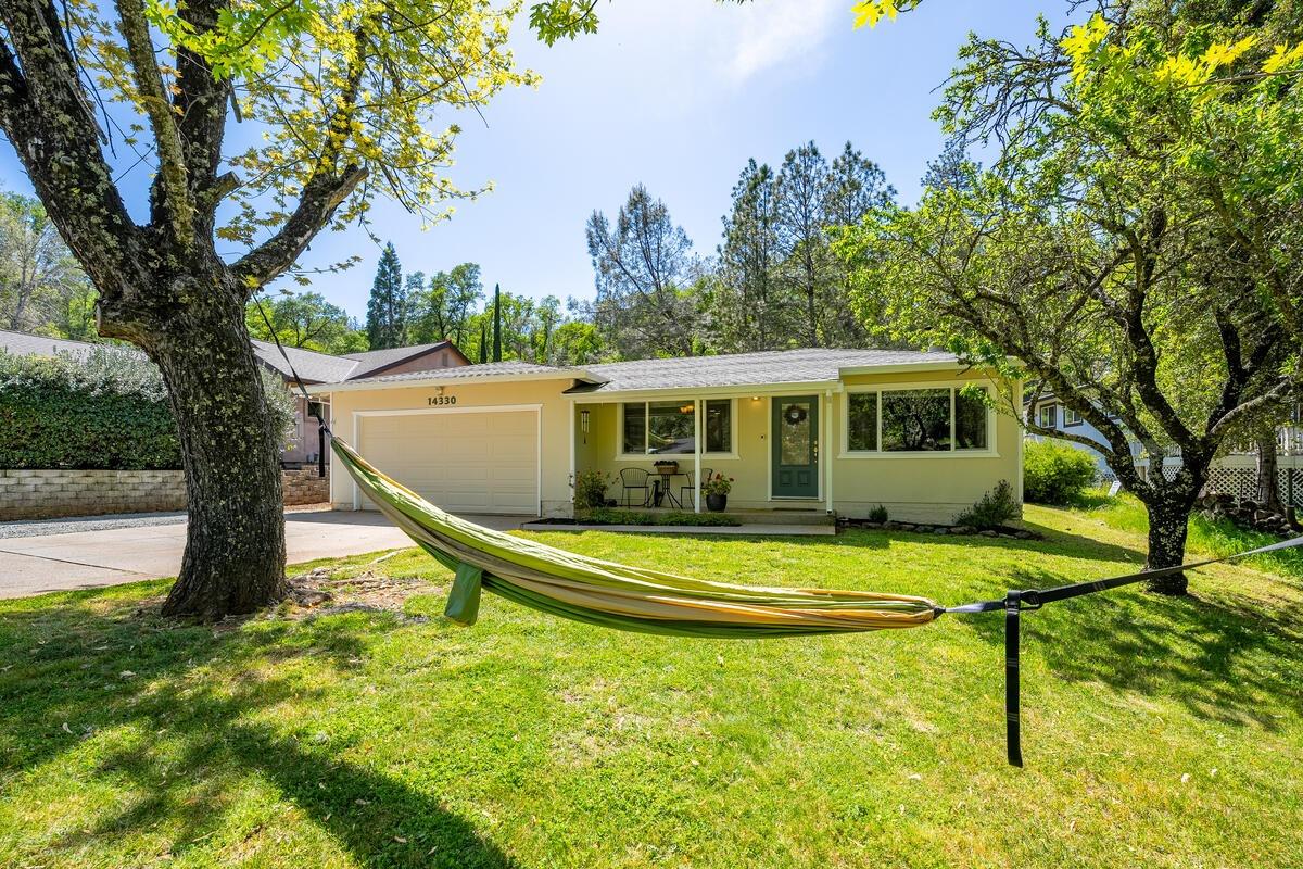 a view of a house with a backyard