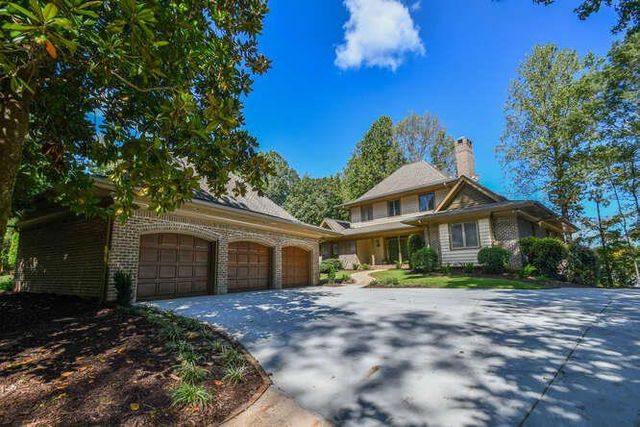 $949,000 | 2555 Fairview Drive