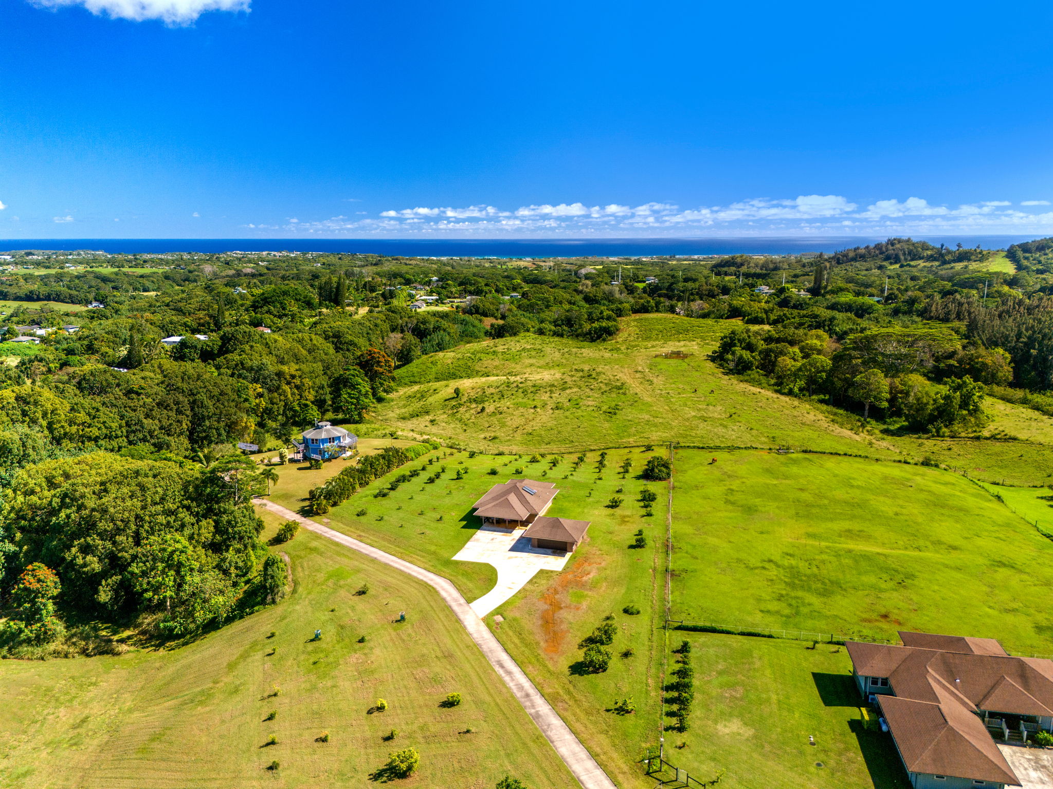 SUPER-CLEAN SINGLE-STORY HOME ON 3 DREAMY ACRES!