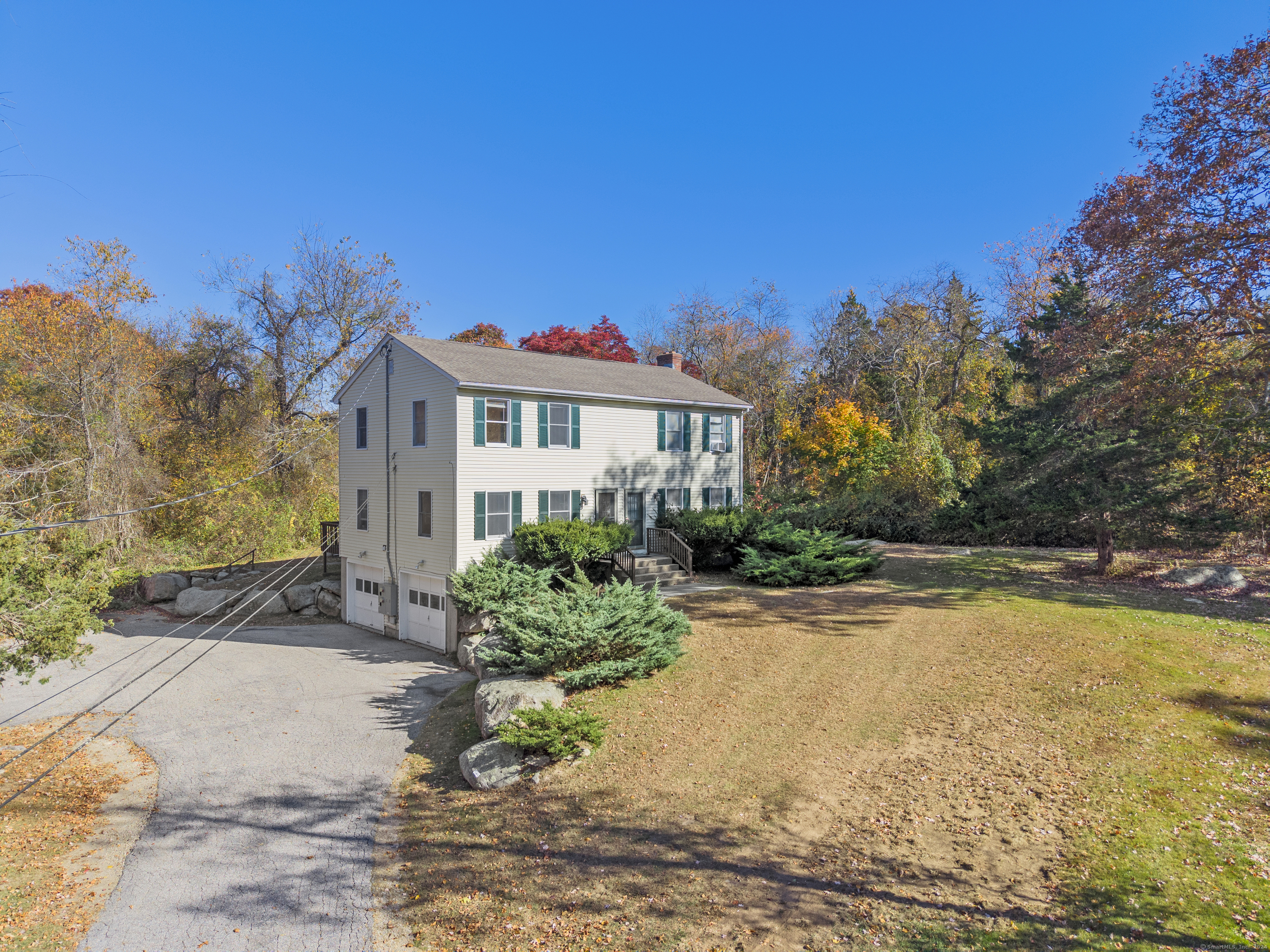 a view of a house with a yard