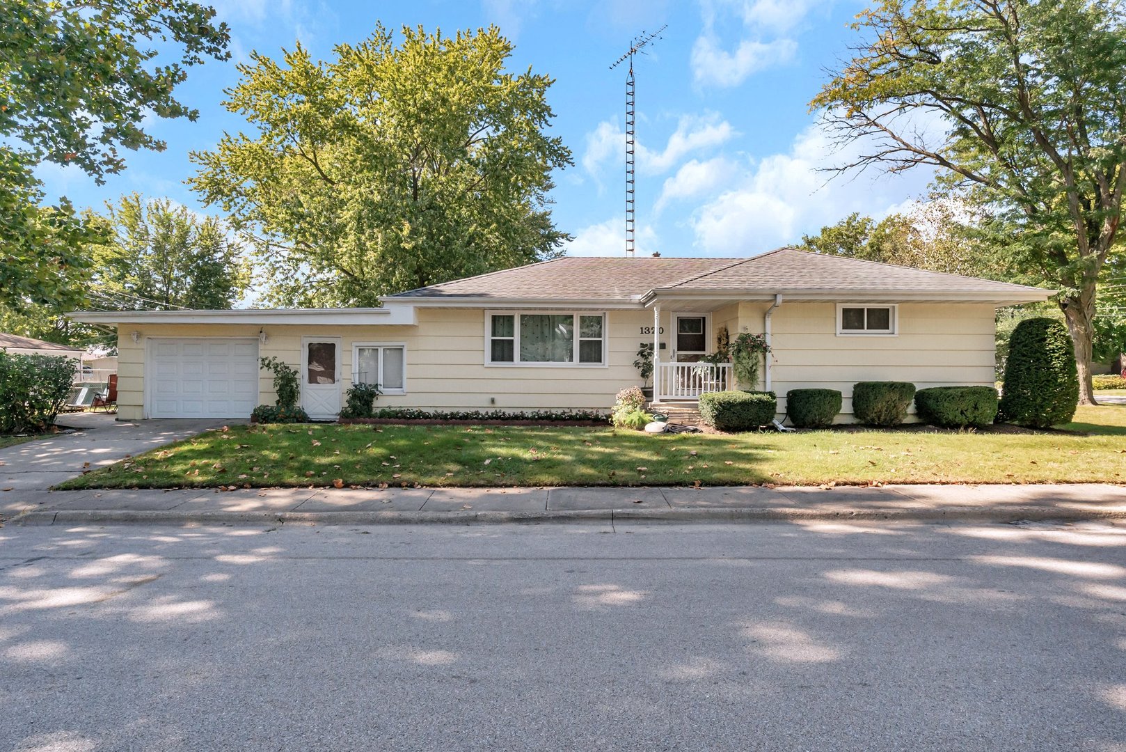 a view of front of house with a yard