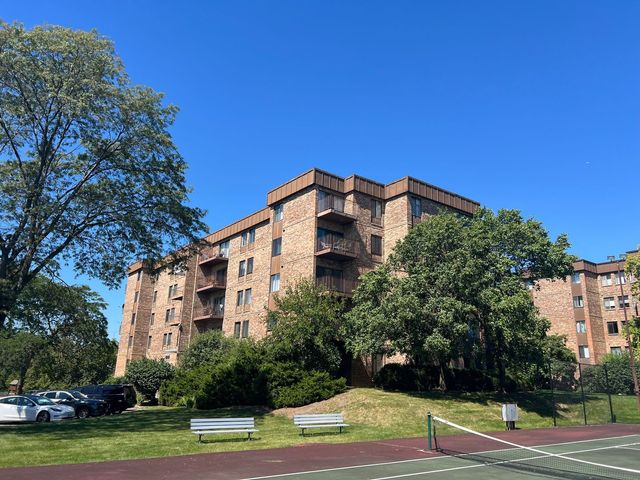 $217,900 | 425 Walnut Creek Road, Unit 1408 | Lisle