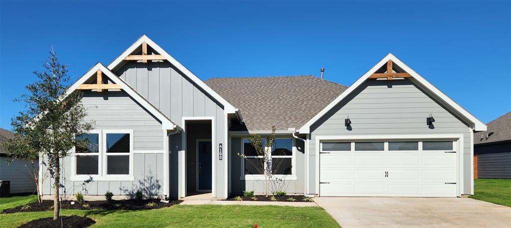 a view of house with yard