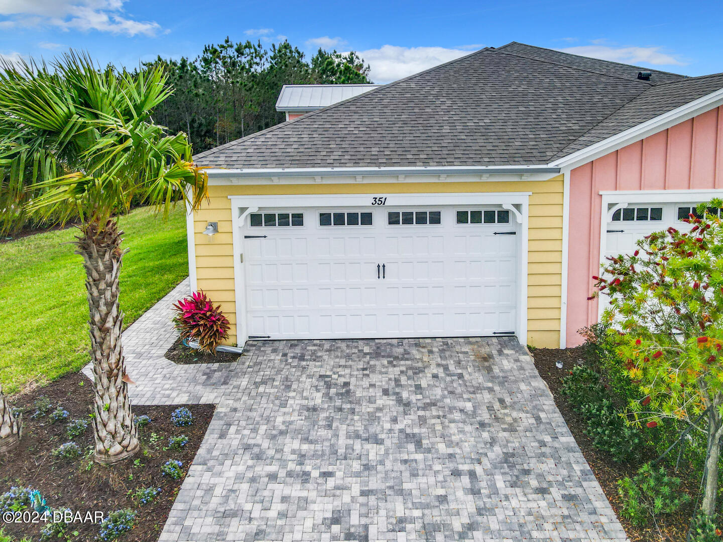 a view of a house with a yard