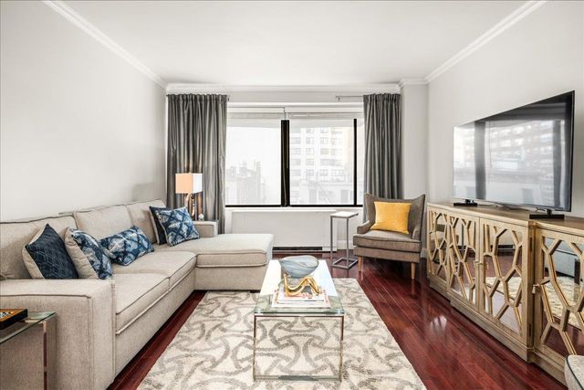 $785,000 | 203 East 72nd Street, Unit 5E | Lenox Hill