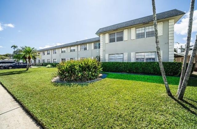 $2,500 | 1520 McKinley Street, Unit 210E | Hollywood Lakes