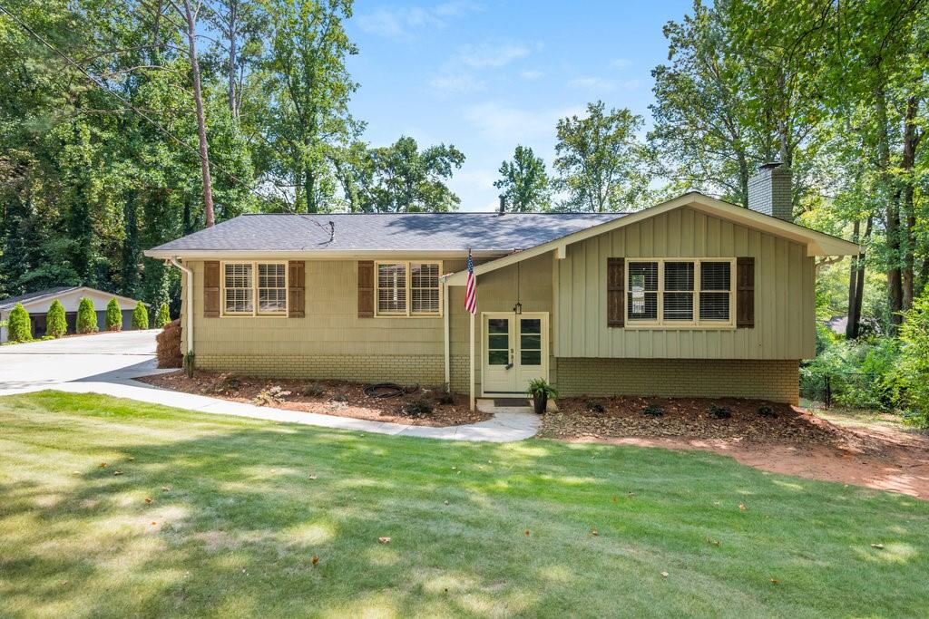 a view of a house with a yard