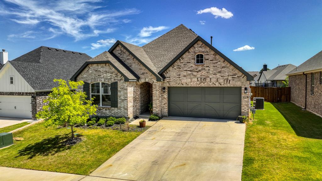 a view of a house with entertaining space