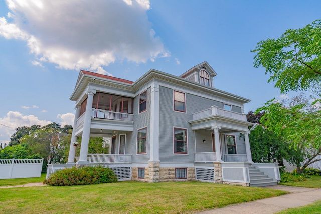 $574,900 | 1124 East Main Street | Stoughton