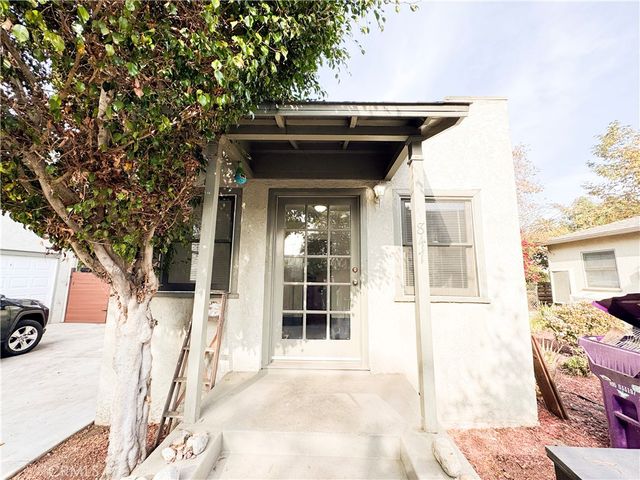 $1,559 | 847 Orange Avenue | Alamitos Beach