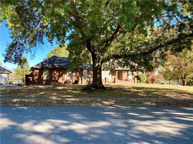 $325,000 | 405 Meadow Lane | Raymore