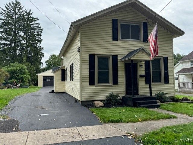 $2,300 | 59 Seneca Street | Baldwinsville