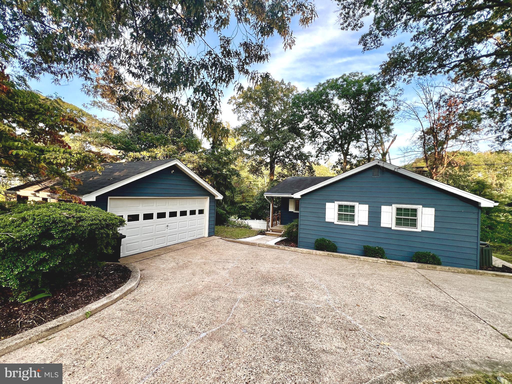 a view of front of a house with a yard