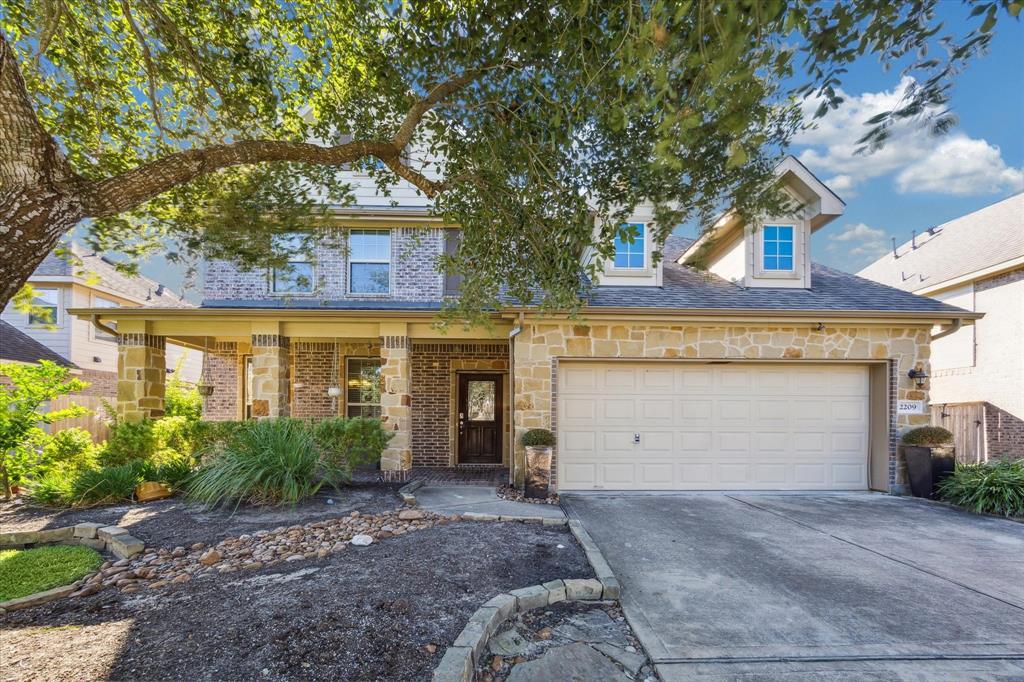 This home is situated on a desirable street in the highly sought after golf course community of Magnolia Creek.