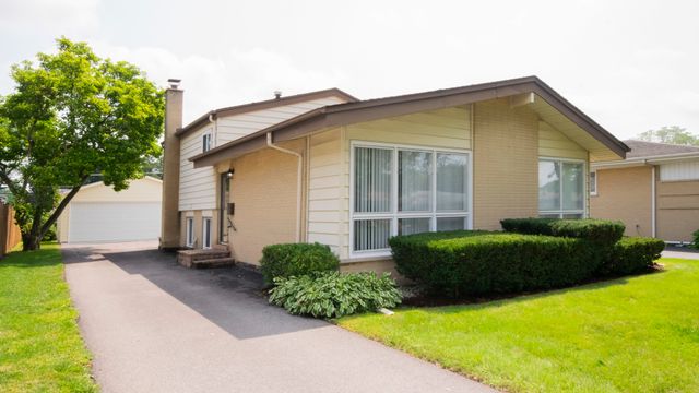 $3,300 | 1243 South Mitchell Avenue | Arlington Heights