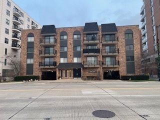 $265,000 | 603 South River Road, Unit 3M | Des Plaines