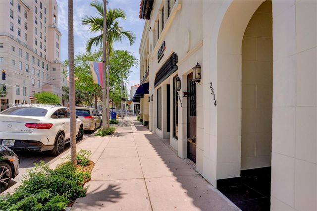 $1,950 | 2314 Ponce De Leon, Unit 208 | Central Gables