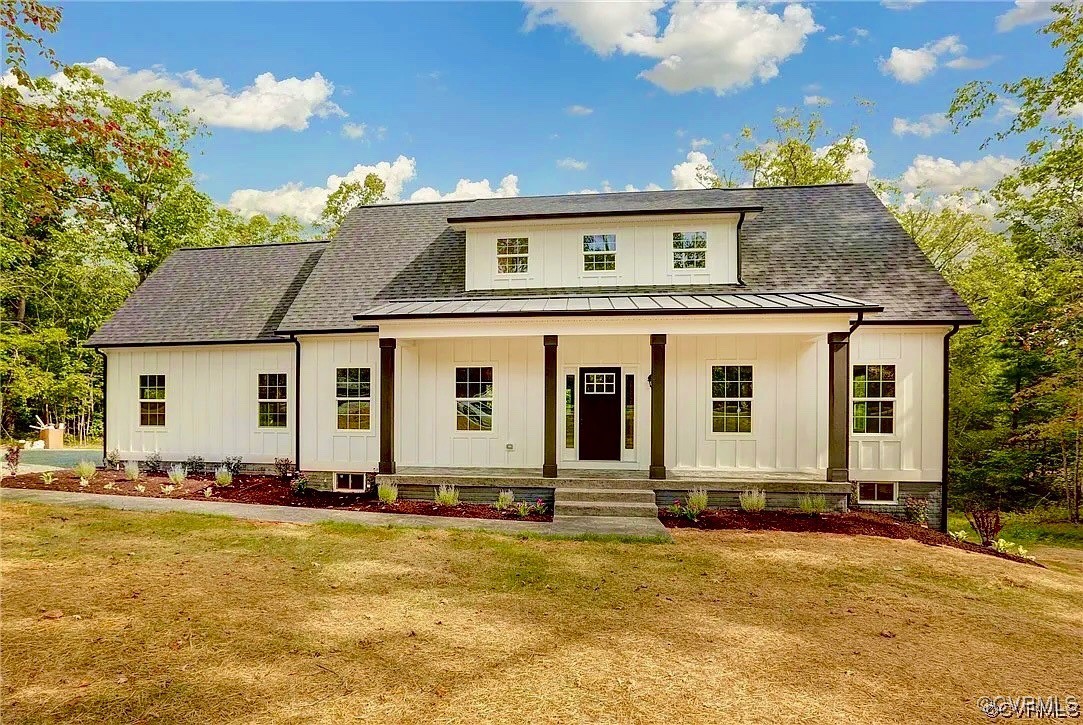 a front view of house with yard