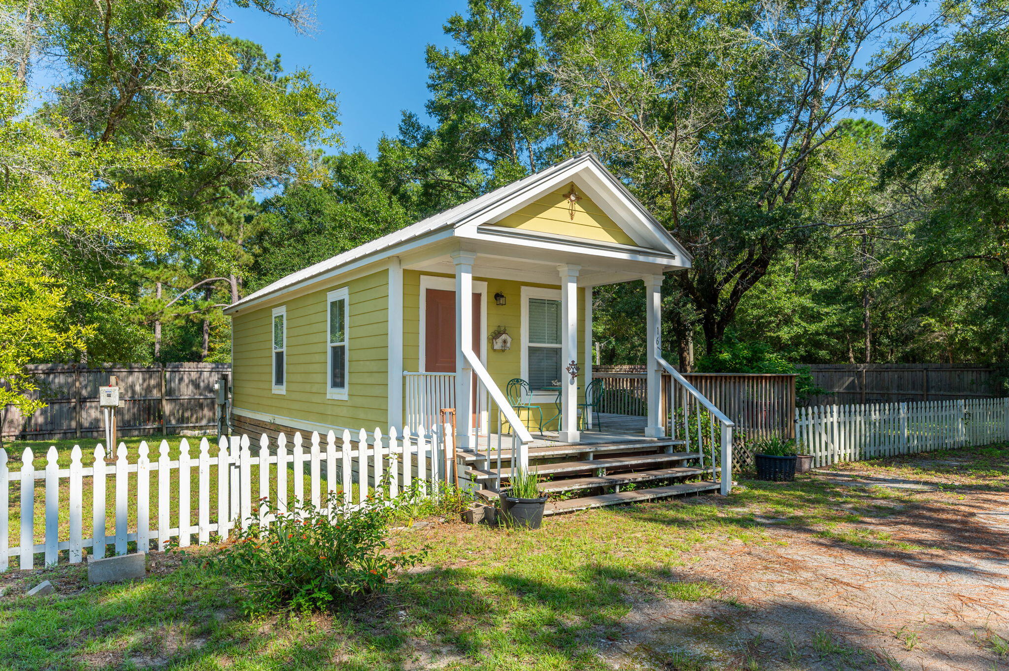 a view of a house with a backyard