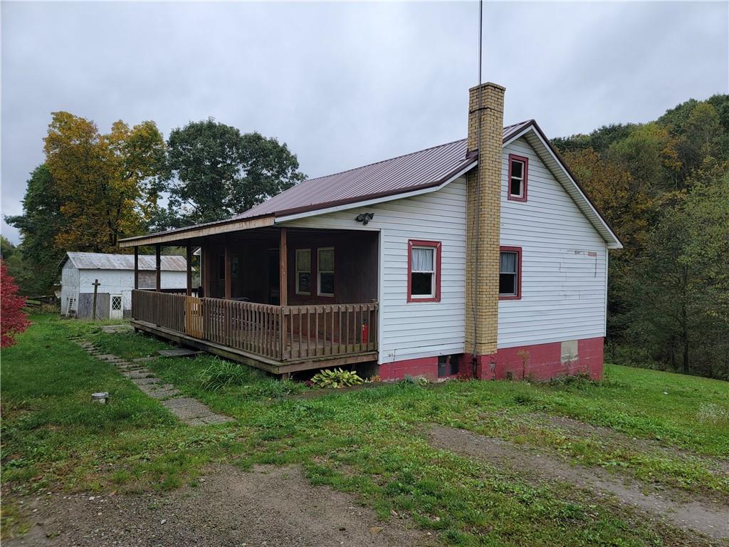 a view of front of house with a yard