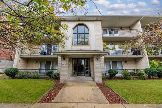 $229,900 | 6651 West 64th Place, Unit 302 | Clearing