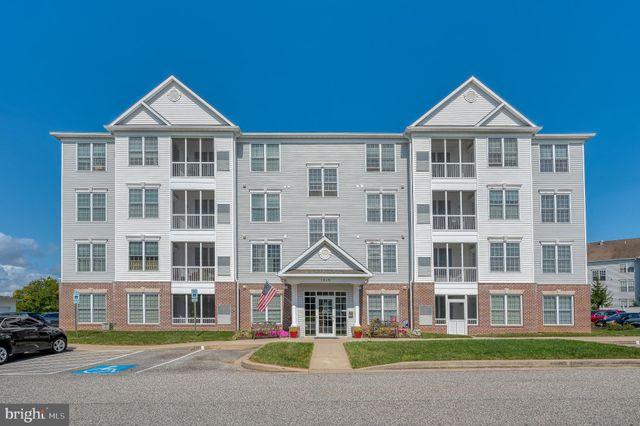 $295,000 | 1819 Selvin Drive, Unit 204 | Greenbrier Hills