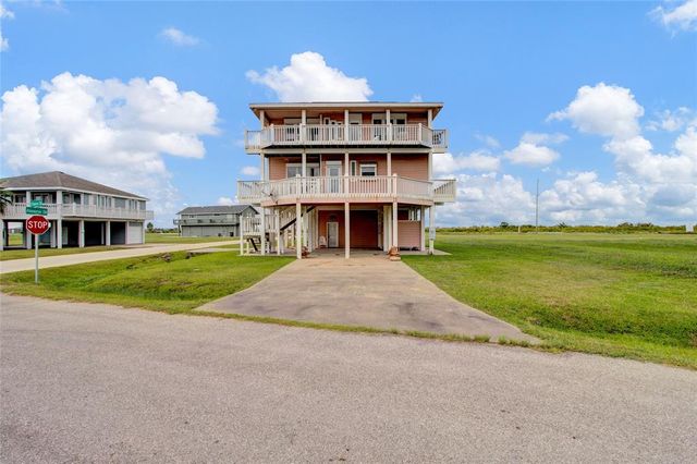 $440,000 | 3101 Diane Street | Crystal Beach