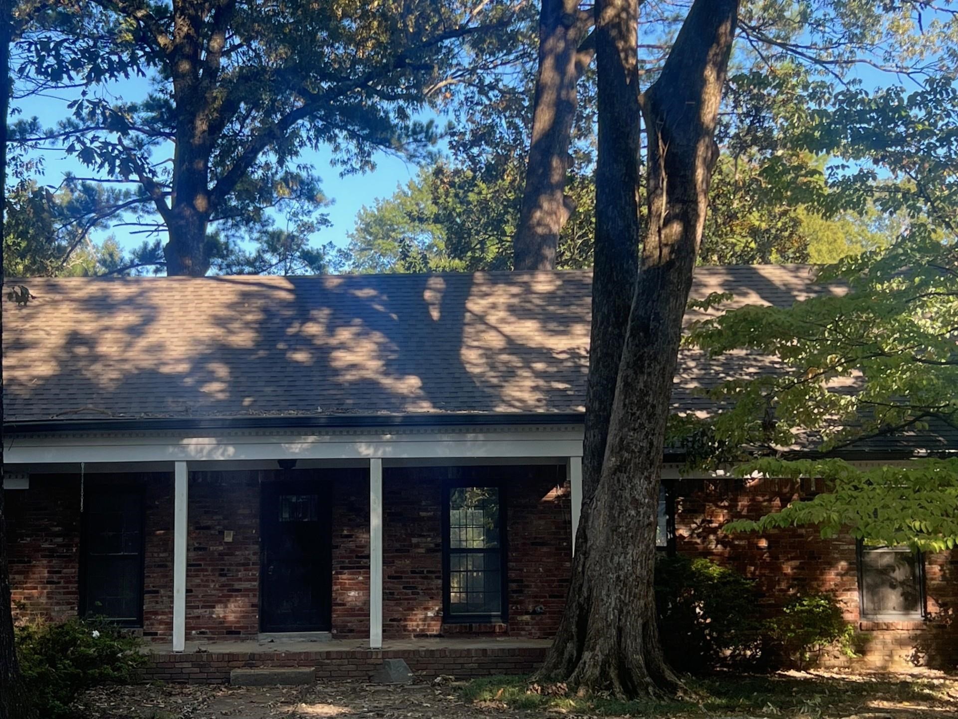 Front of property featuring a porch