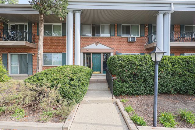 $179,000 | 602 East Algonquin Road, Unit 108 | Arlington Heights