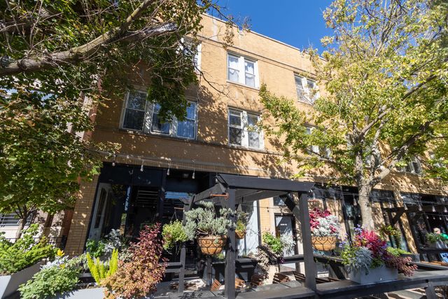 $325,000 | 2236 West Roscoe Street, Unit 2 | Roscoe Village