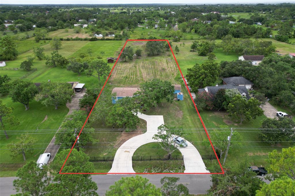 Easy access paved road frontage to functionally rectangular cleared 2 acre lot with scattered oaks.