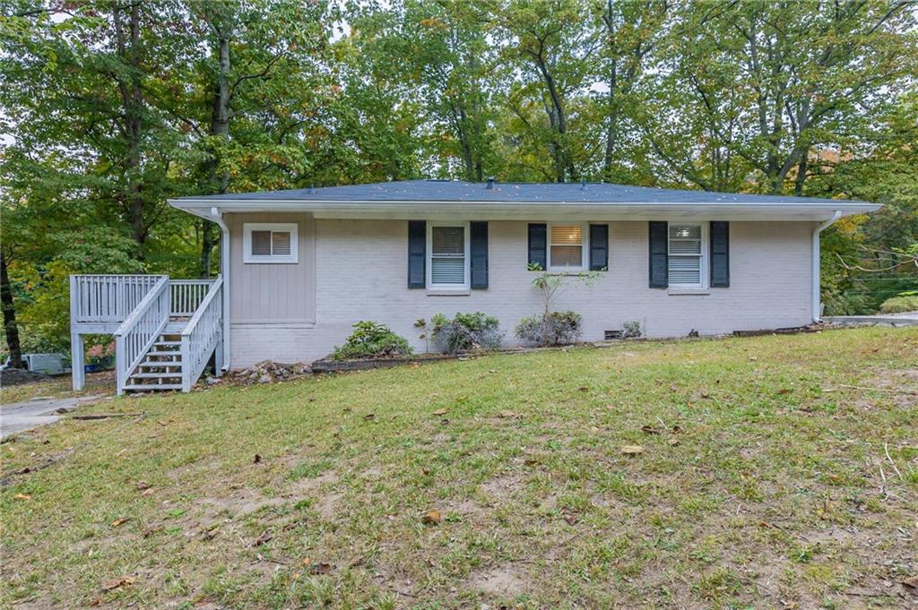 front view of house with a yard