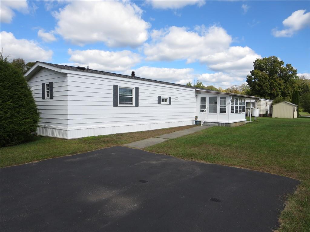 Manufactured / mobile home with a storage unit and a front yard