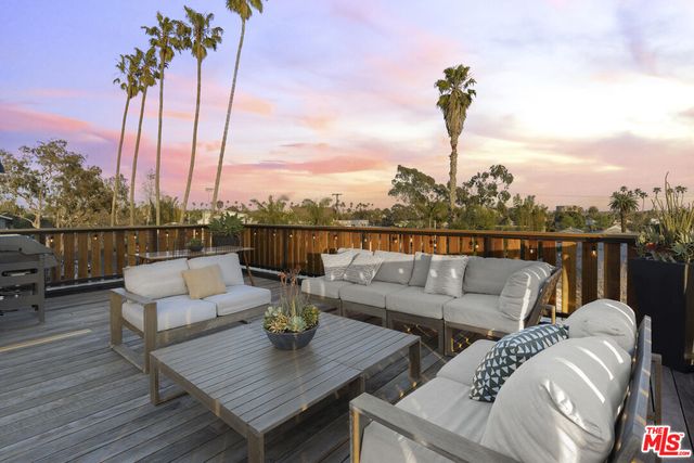 $2,599,000 | 659 Broadway Street | Venice