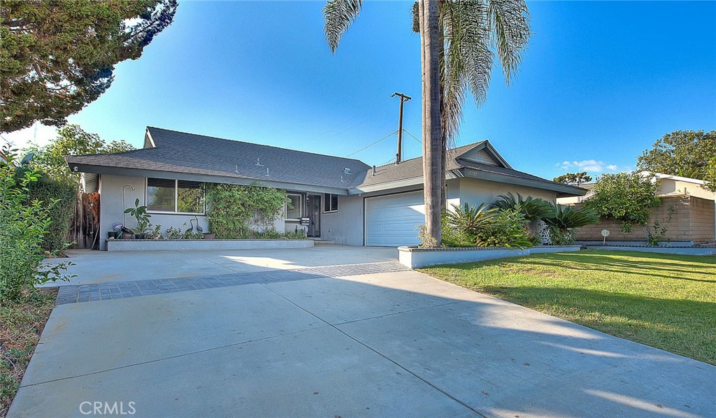 a view of a house with swimming pool and a yard