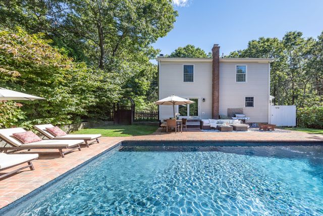 22 Central Avenue | East Hampton Village Fringe