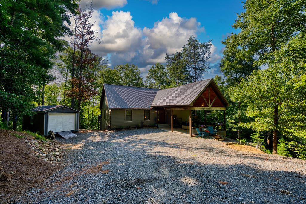 a view of a house with a backyard