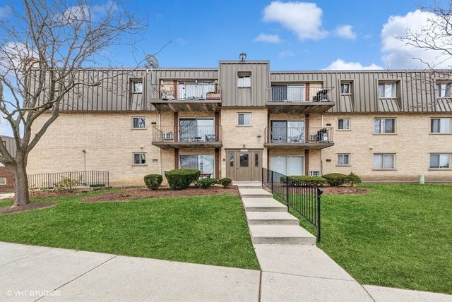 $225,000 | 573 Fairway View Drive, Unit 2B | Wheeling