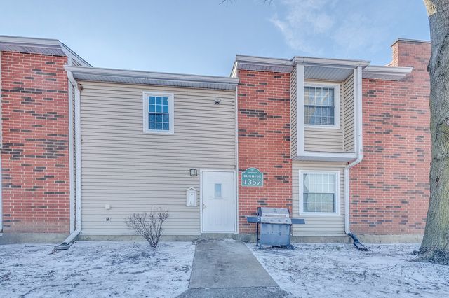 $2,200 | 1357 East Wyndham Circle, Unit 204 | Palatine